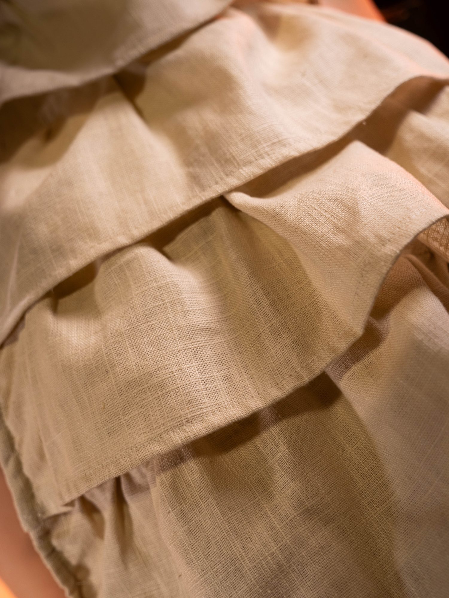 Détail du lin lavé — texture et plis