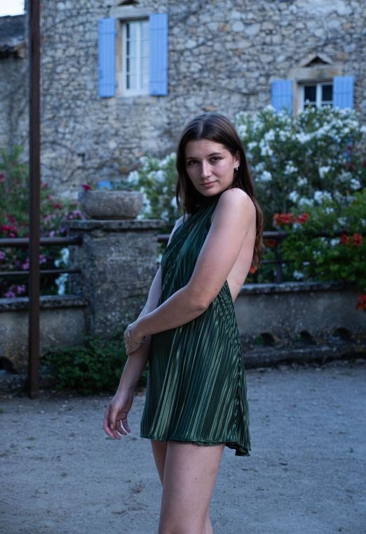 Silhouette ENQORE en Provence, soir d'été
