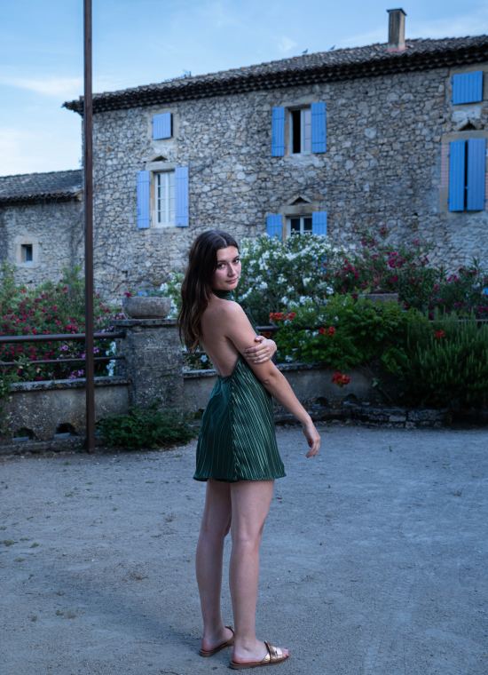 Silhouette ENQORE en Provence, soir d'été